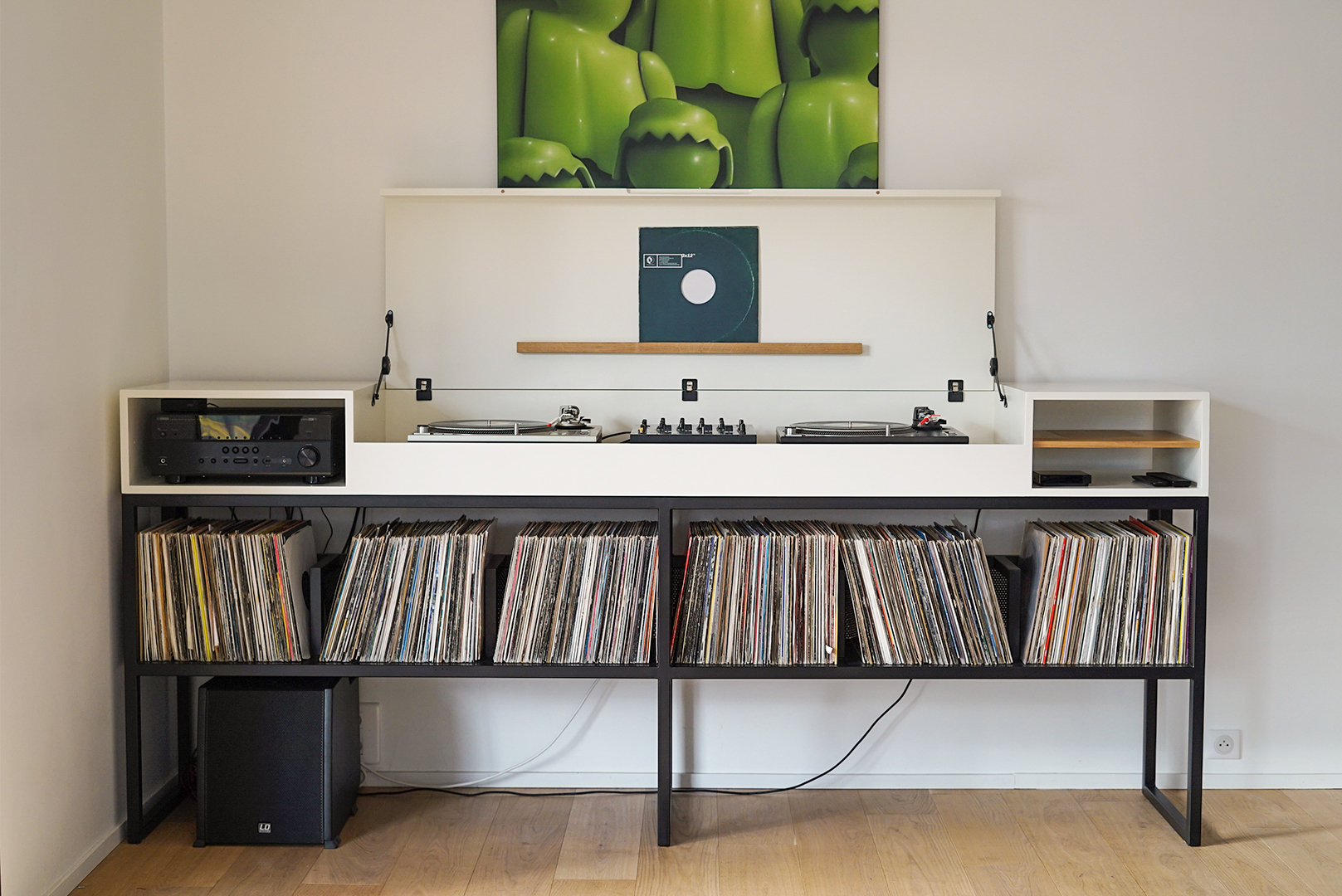 meuble rangement vinyles et platines, landes, pays basque, dj booth, hossegor, custom made record cabinet