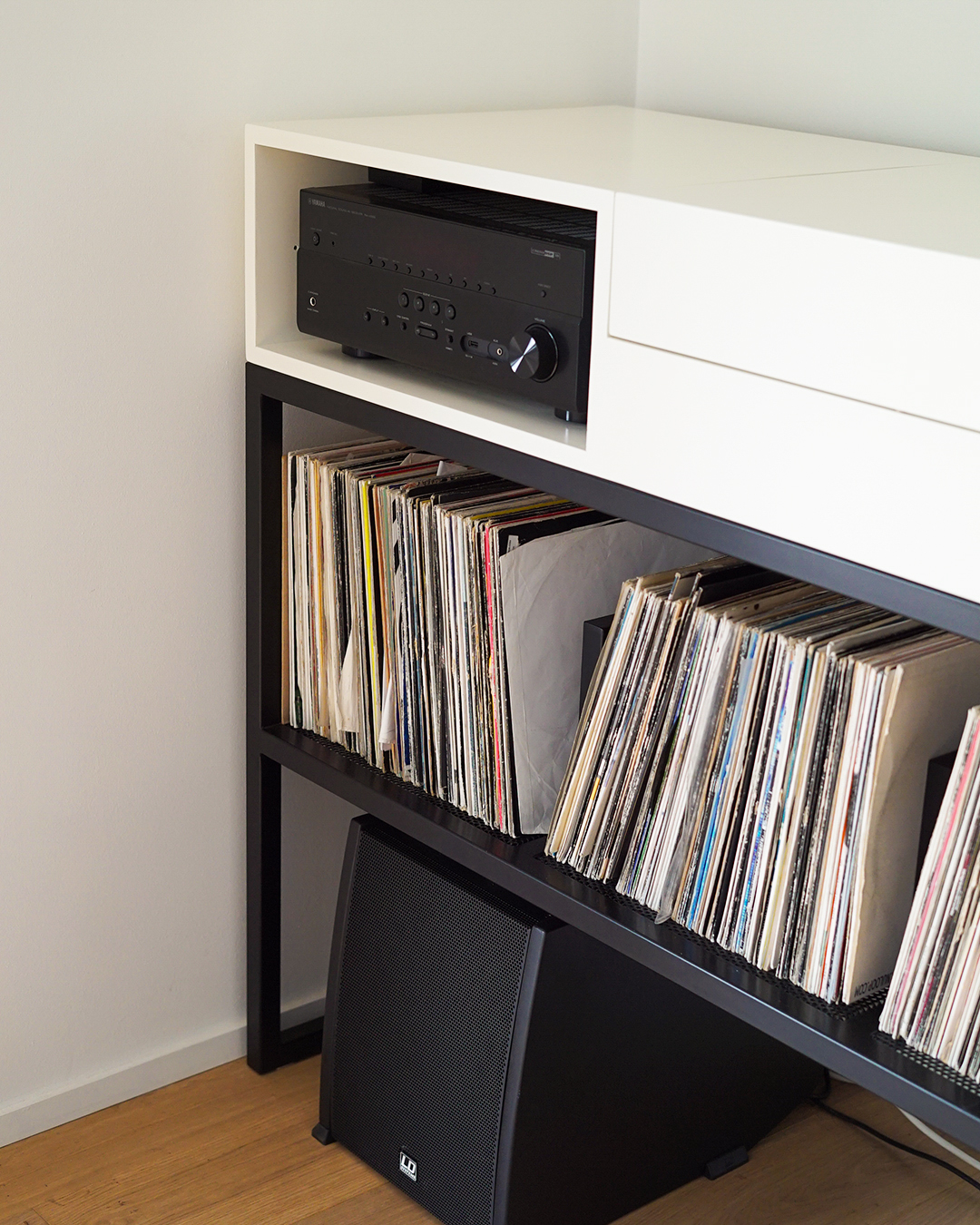 meuble rangement vinyles et platines, landes, pays basque, dj booth, hossegor, custom made record cabinet