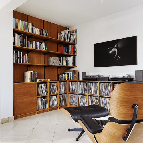 bibliothèque et rangements à vinyl sur mesure en bois à Seignosse, landes pays basque