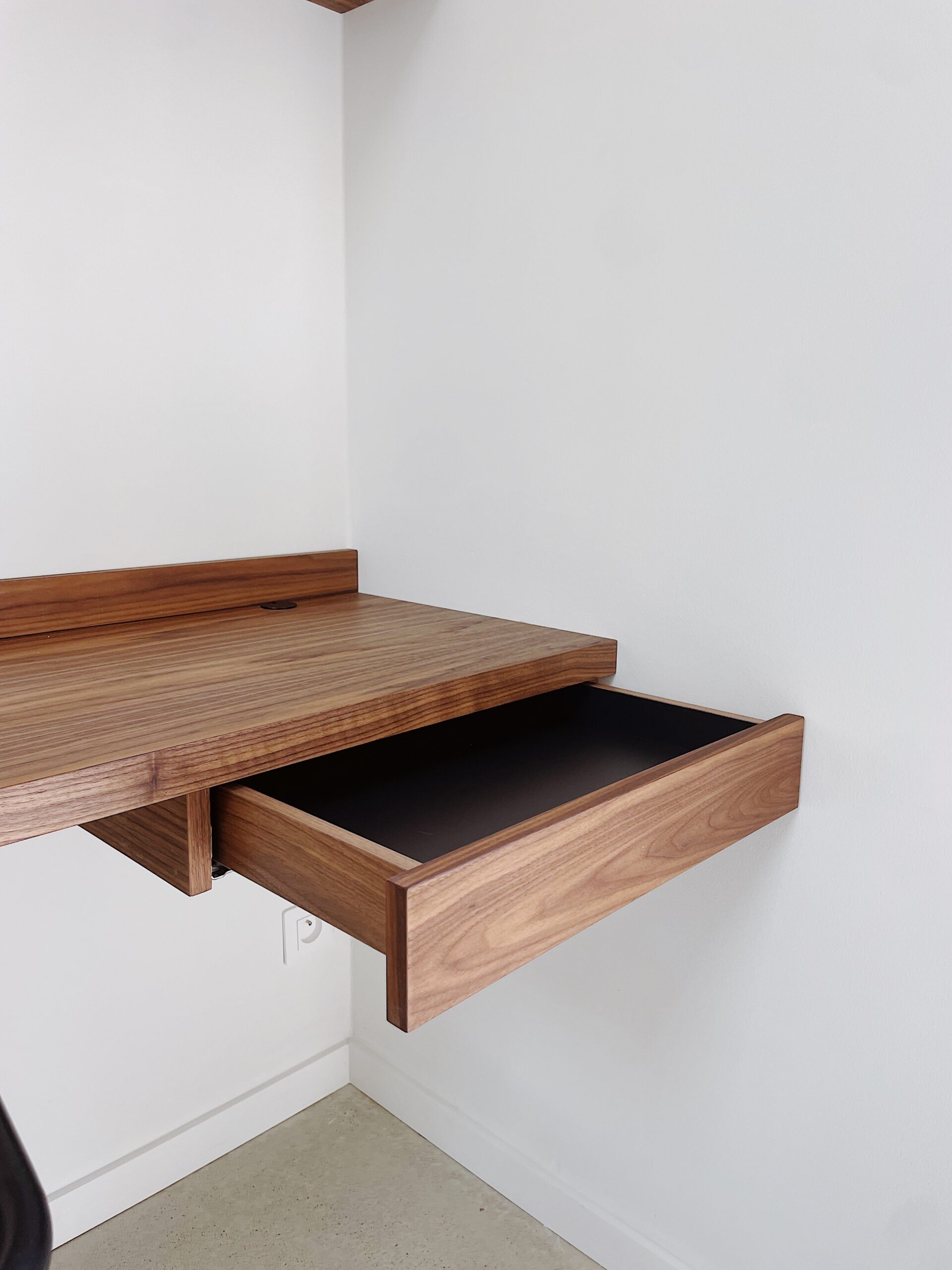 Bureau sur mesure bois de Noyer, à Hossegor Landes, tiroir en bois